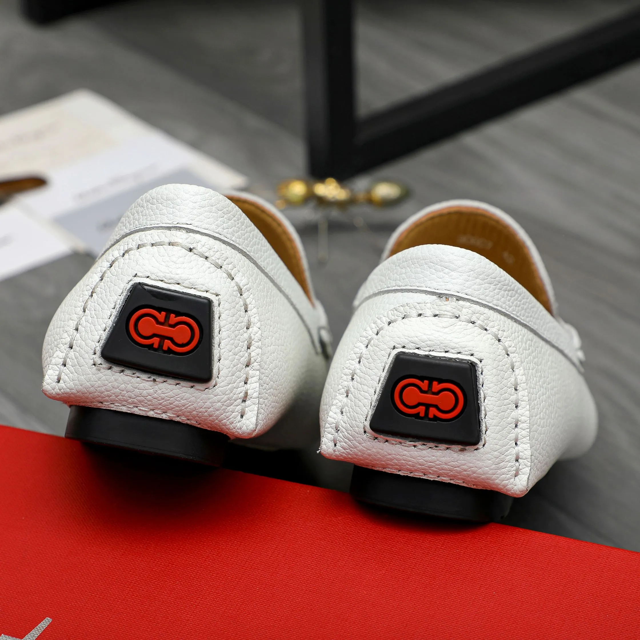 Men's shoes 💰p420 Product trademark: Ferragamo " Ferragamo ] Casual slip-on men's shoes Regular size: 38-44 Product materials: Selected pebbled cowhide upper, sheepskin lining, original rubber outsole